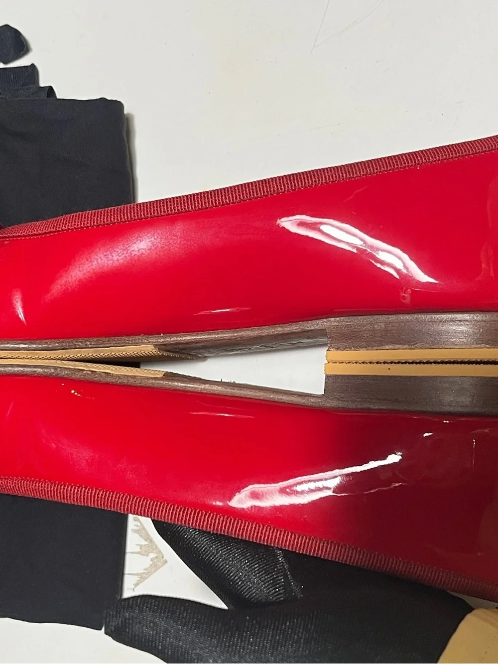 CHANEL Red Patent Leather Ballet Flats with CC Emblem